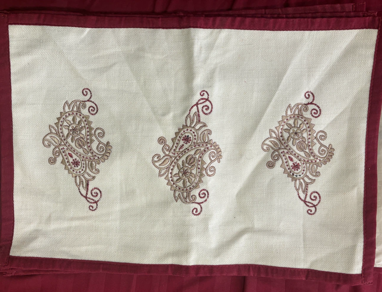 Embroidered Table Runner Set - photo 2