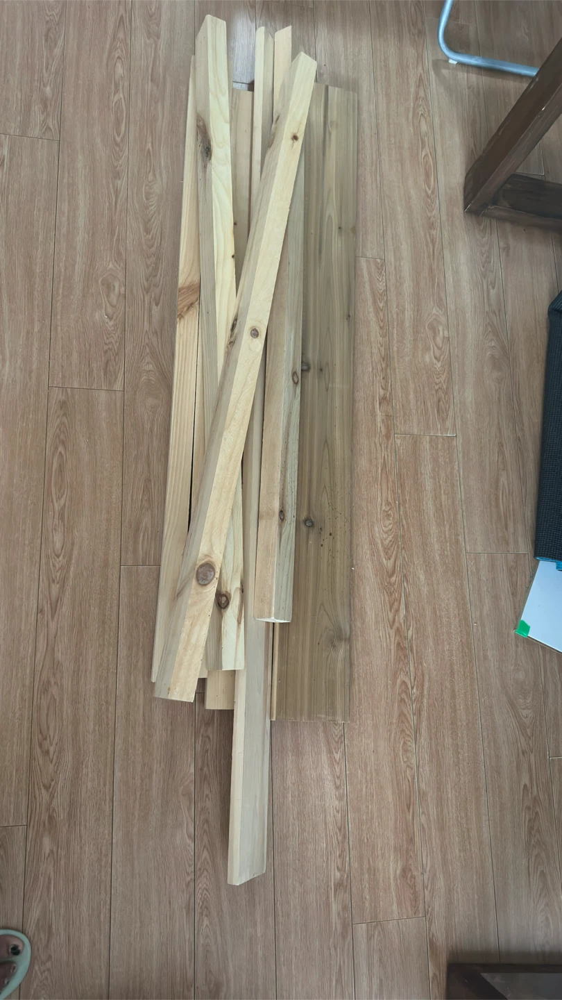 Assorted Pine Wood Planks - photo 2