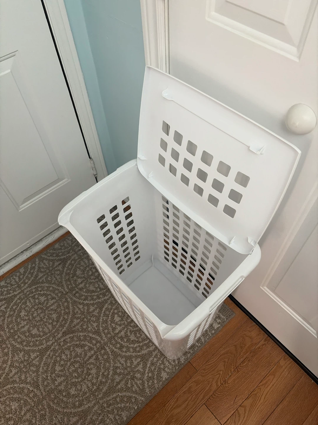 White Laundry Basket with Lid - photo 2