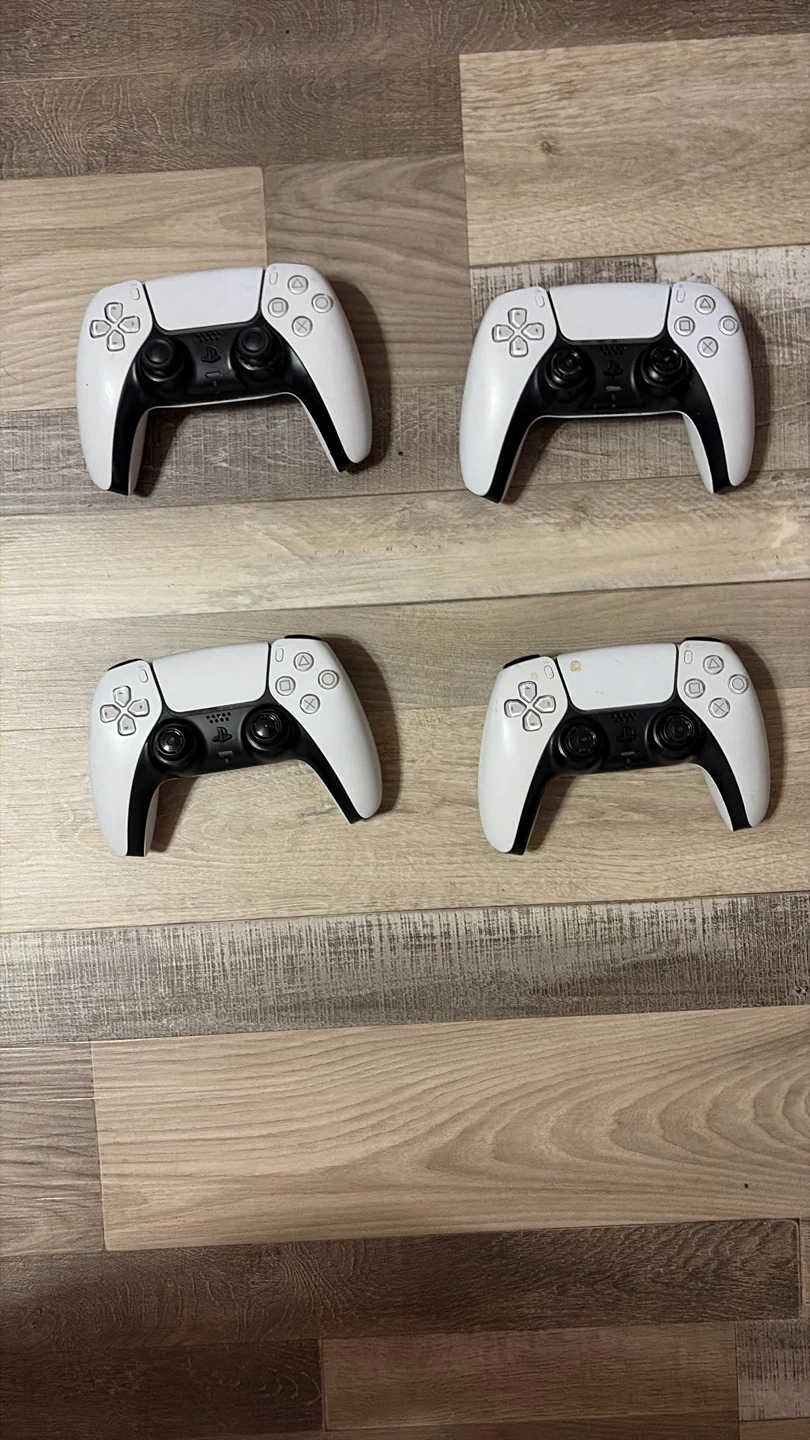 4x PlayStation 5 DualSense Controllers
