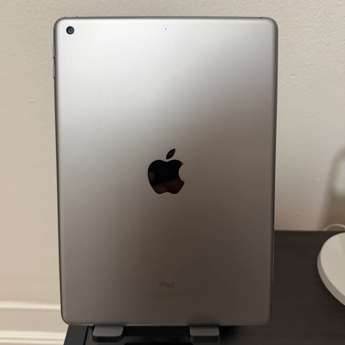 Apple iPad 6th Generation (32GB) WIFI - photo 2