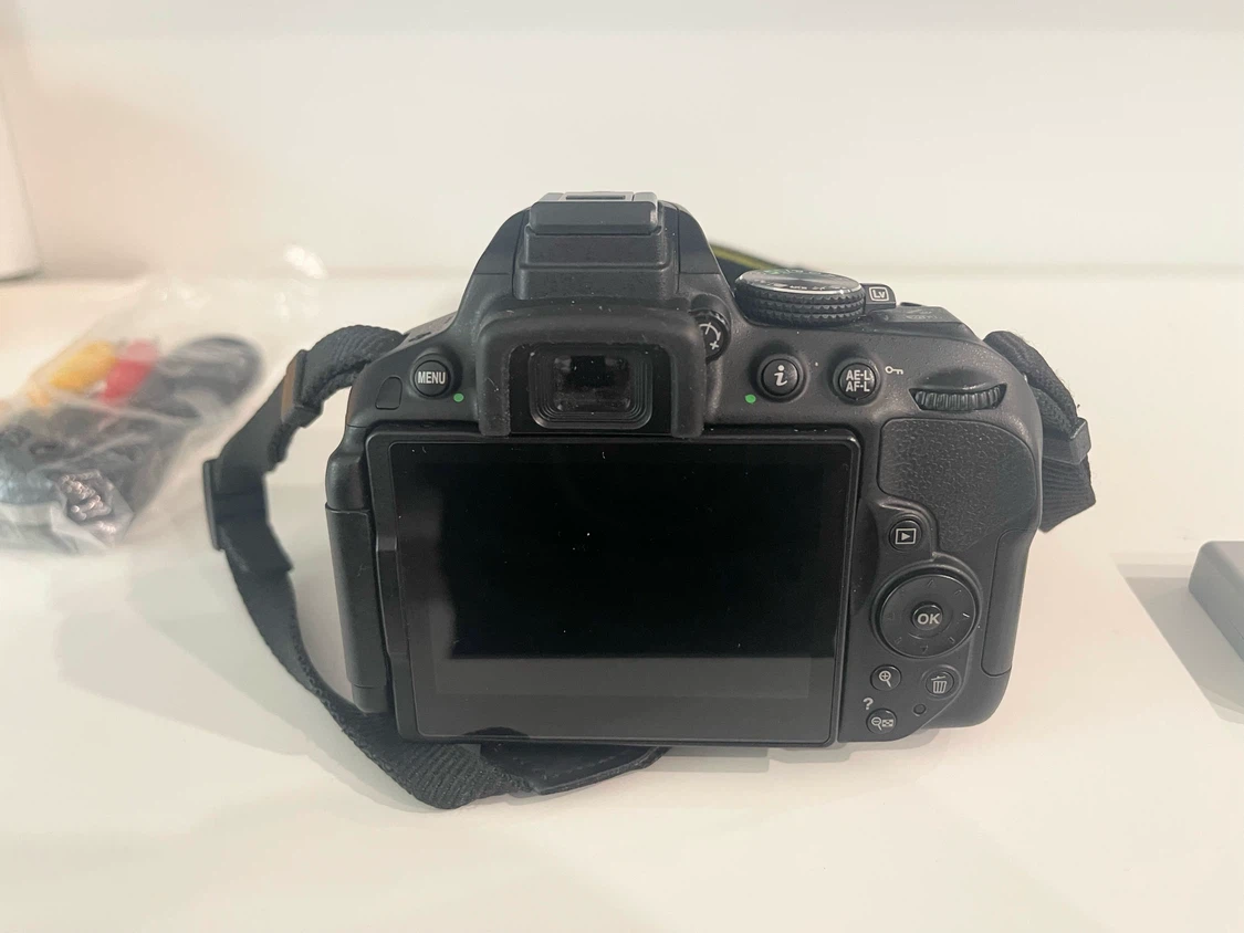 Nikon D5300 DSLR Camera with Lens - photo 5