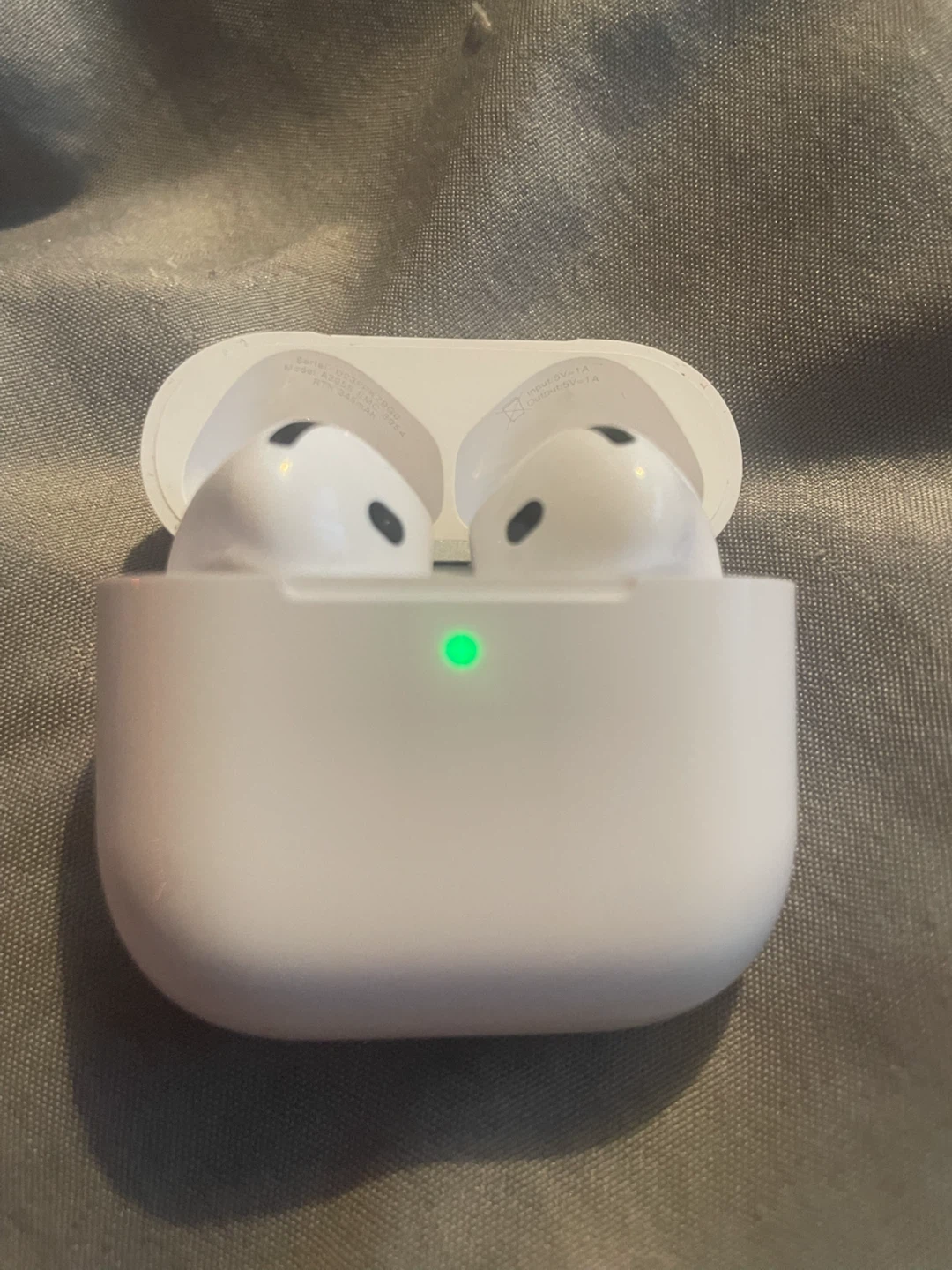Apple AirPods 4th gen with Charging Case