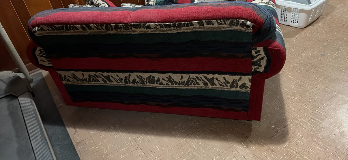 Loveseat with patterned upholstery - photo 2