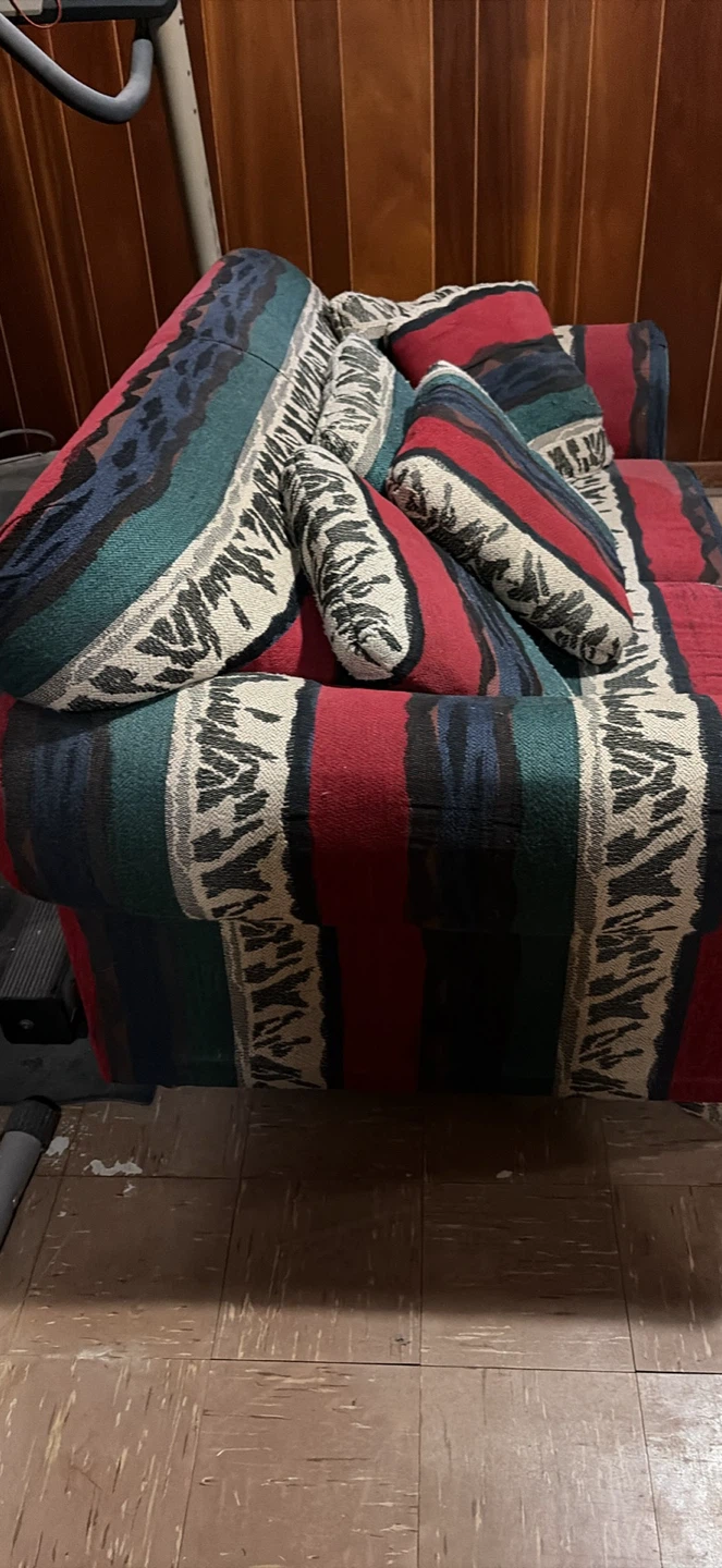 Loveseat with patterned upholstery - photo 3