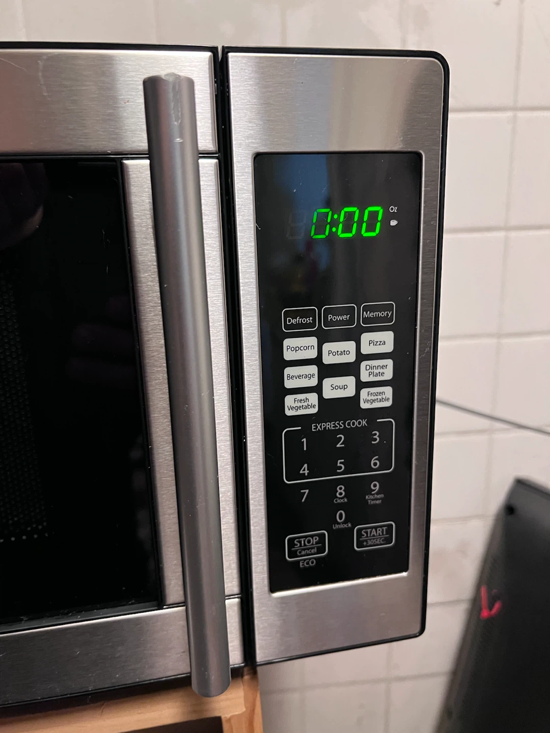 Black+Decker Stainless Steel Microwave - photo 3