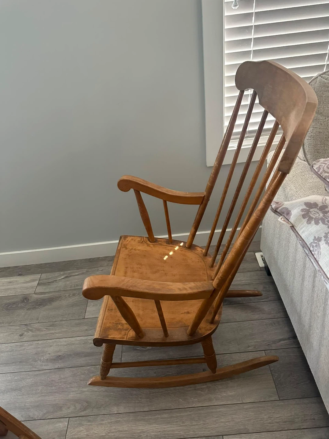 Wooden Rocking Chair - photo 2