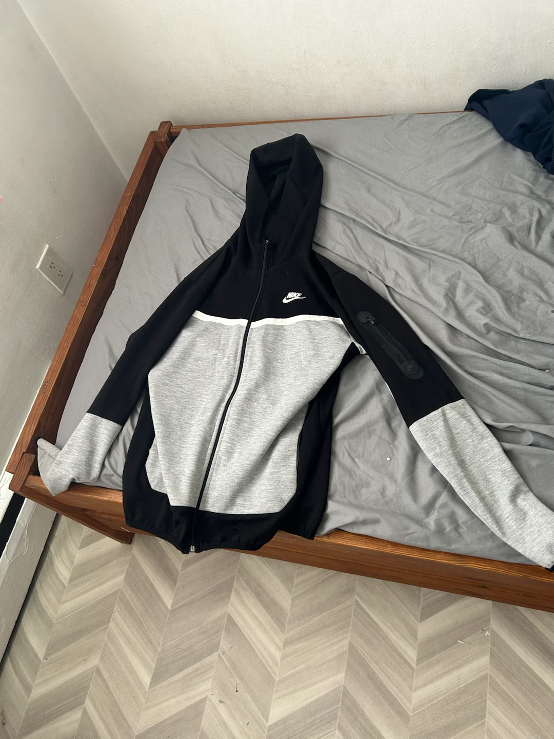Small Nike tech - photo 3