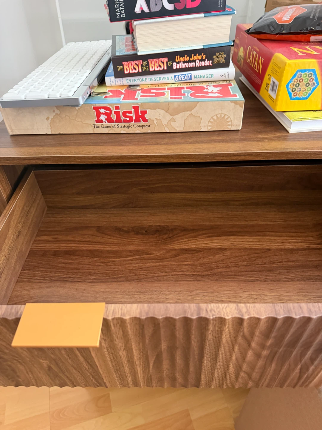 Wooden Dresser with 4 Drawers - photo 3