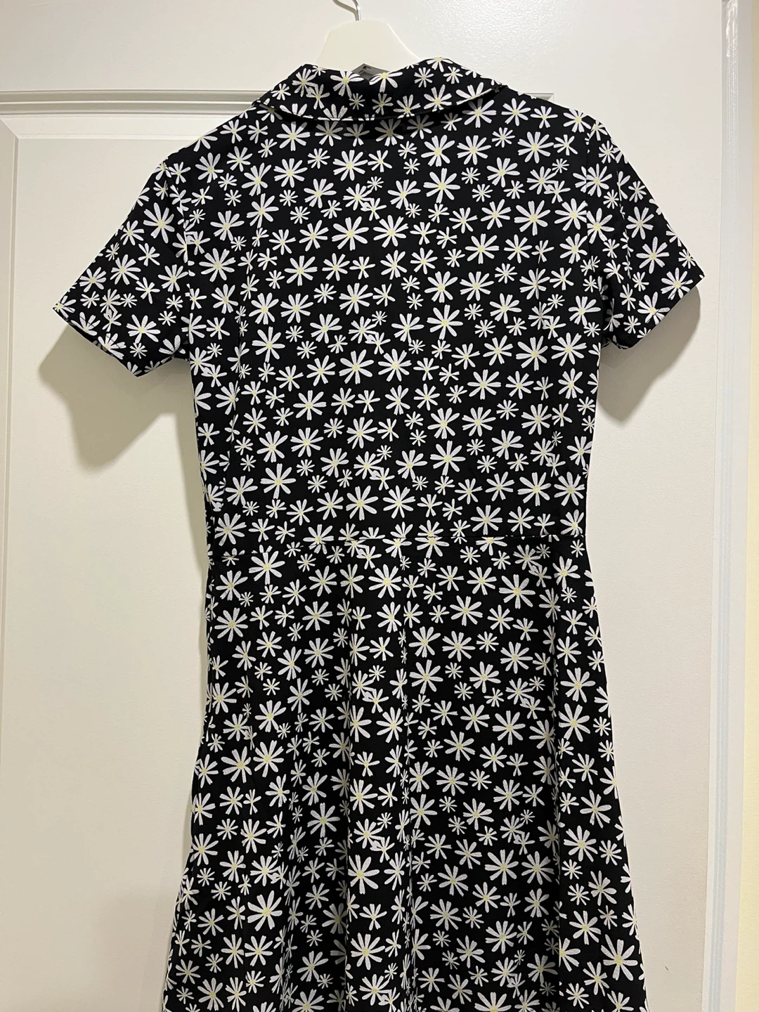 Black Daisy Print Button-Up Shirt Dress - photo 2