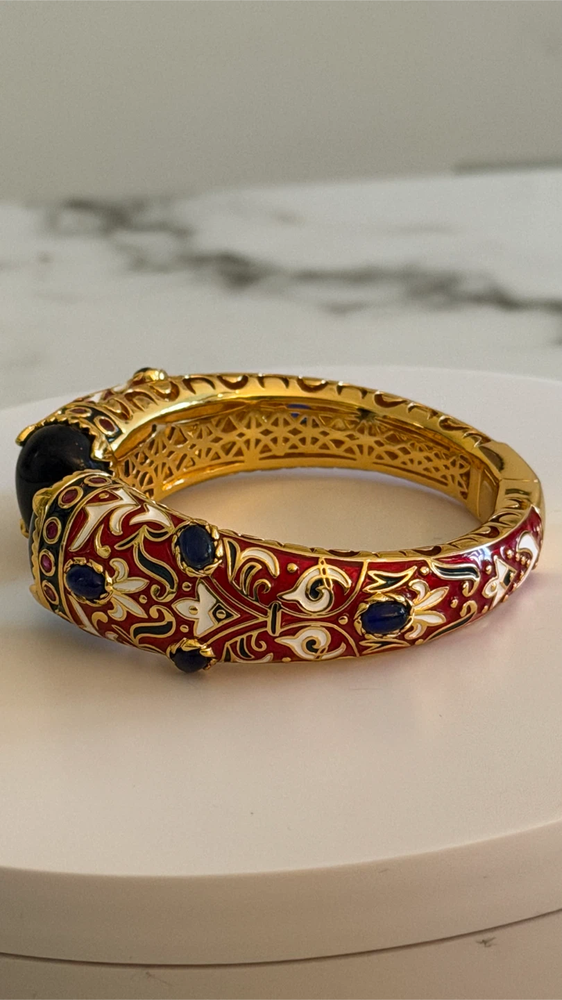 WG stamped Gold Tone Enamel Bangle Bracelet