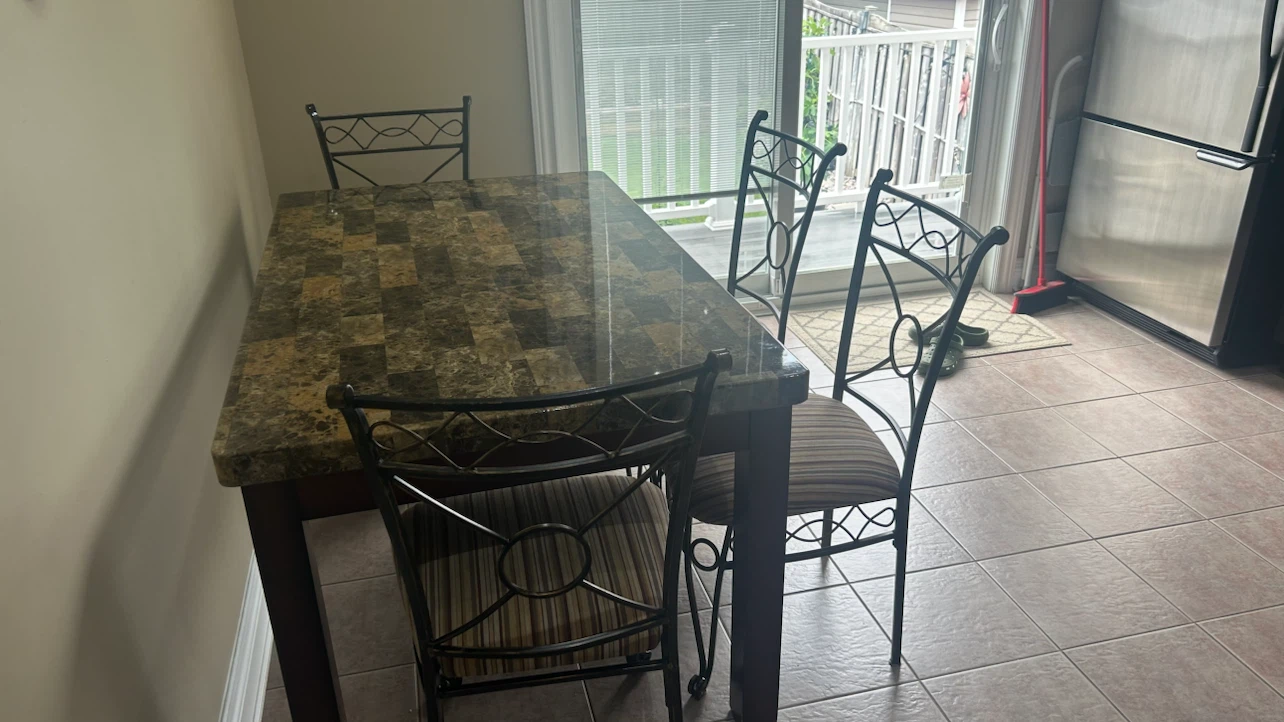 Kitchen table +4chairs