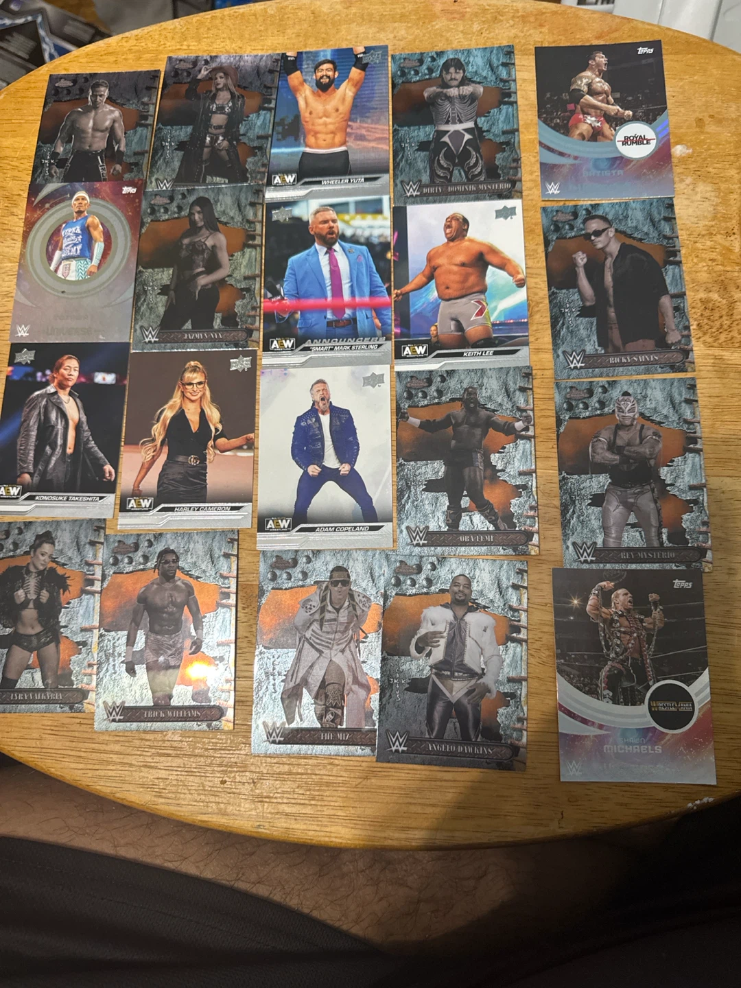 Wwe 2025 topps  chrome wwe trading cards 117 cards a lot - photo 3