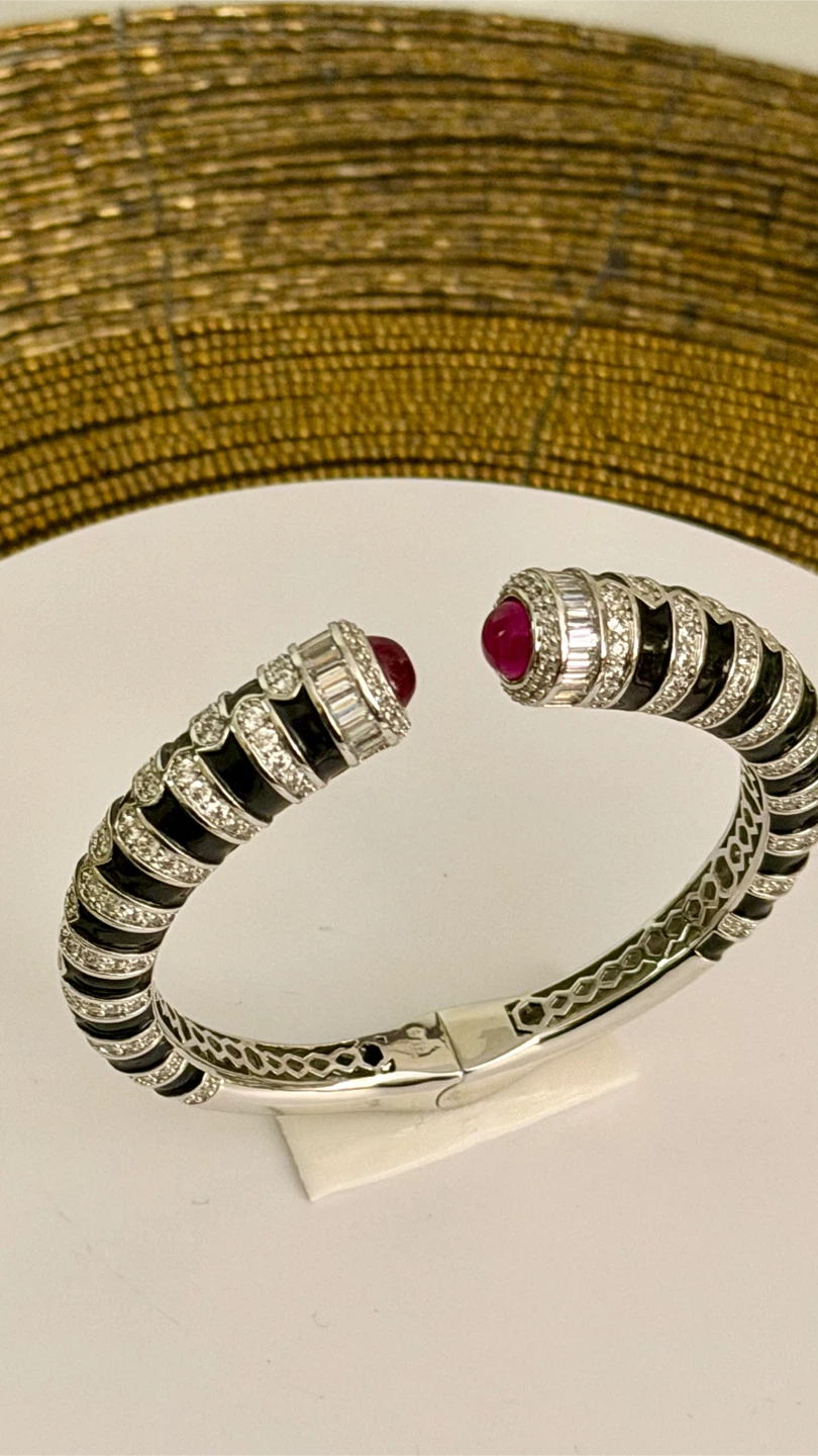 WG stamped bracelet with rubies and diamente crystal - photo 2
