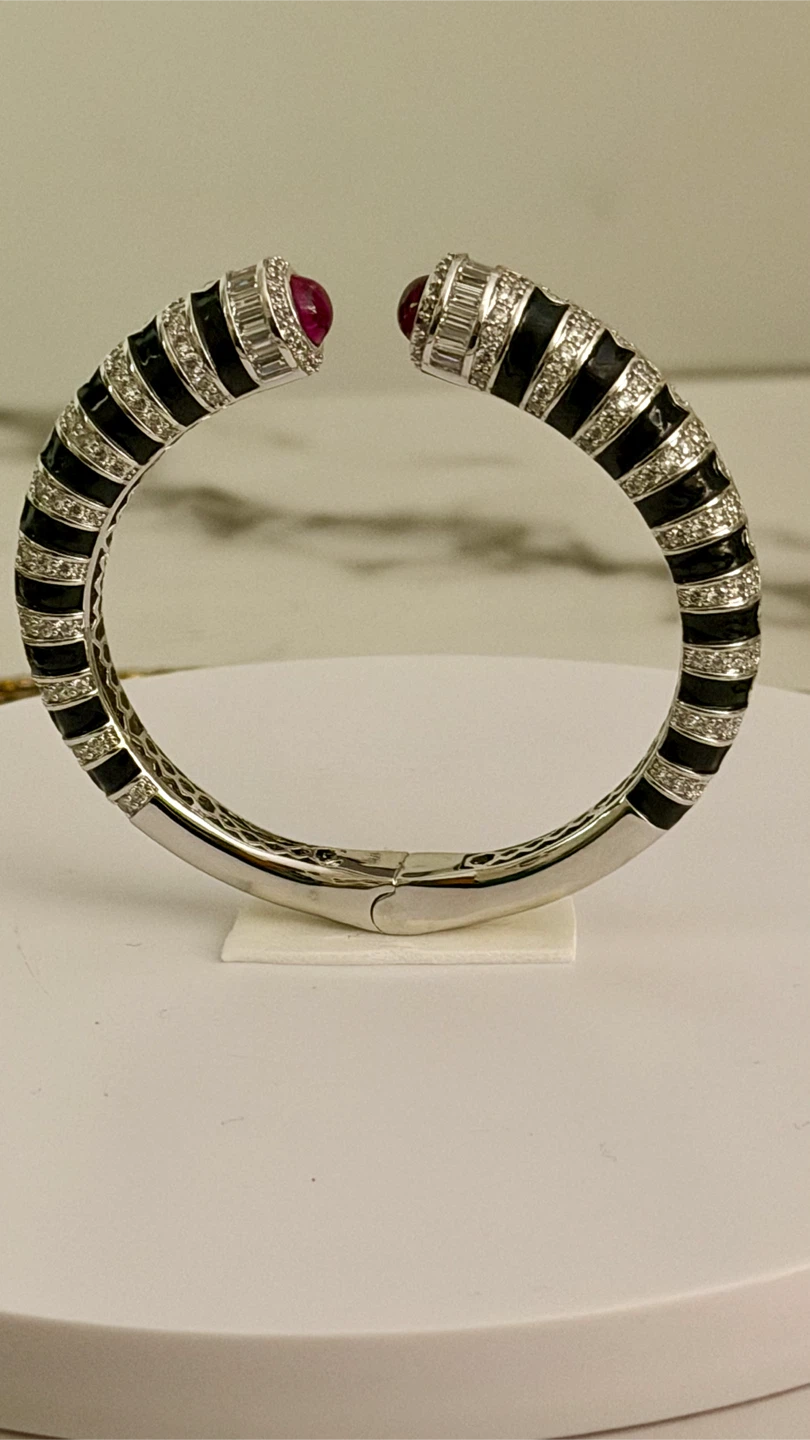 WG stamped bracelet with rubies and diamente crystal - photo 3