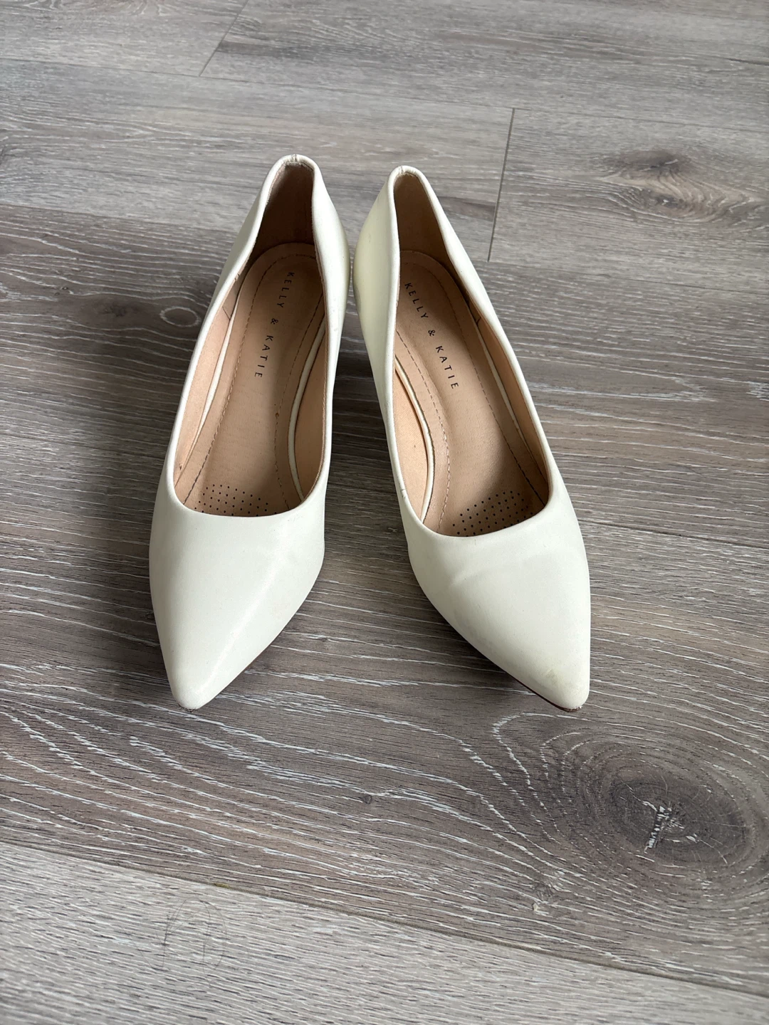 Kelly & Katie White Pointed-Toe Heels - photo 2