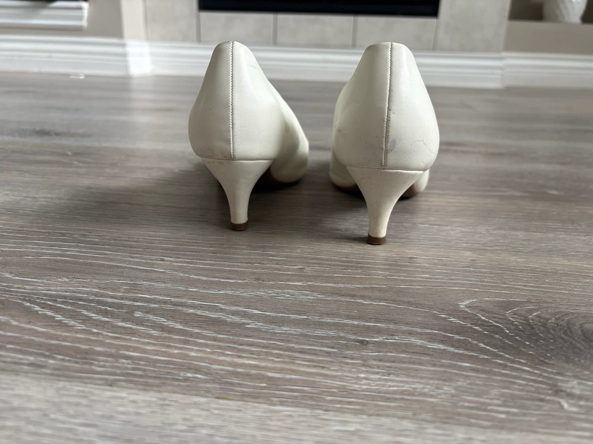 Kelly & Katie White Pointed-Toe Heels - photo 5