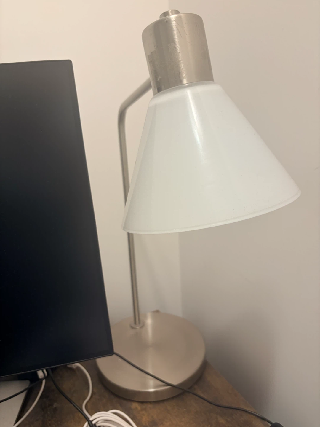 2 Desk/Bedside Lamps - photo 3