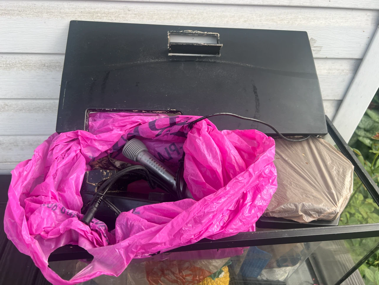Aquarium Tank with Accessories 12 gallons (free)