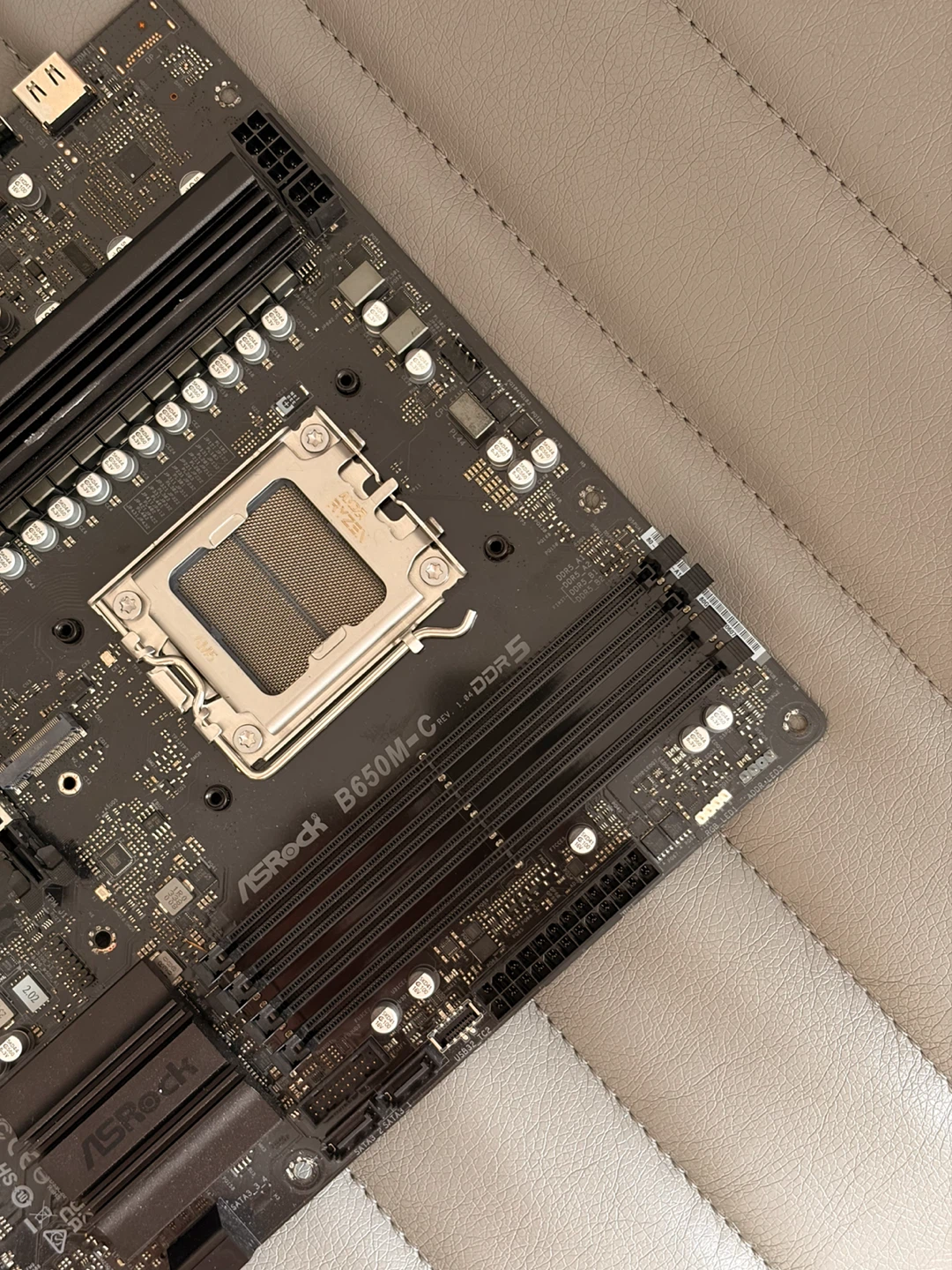 ASRock B650M-C Motherboard AM5 micro-ATX - photo 2