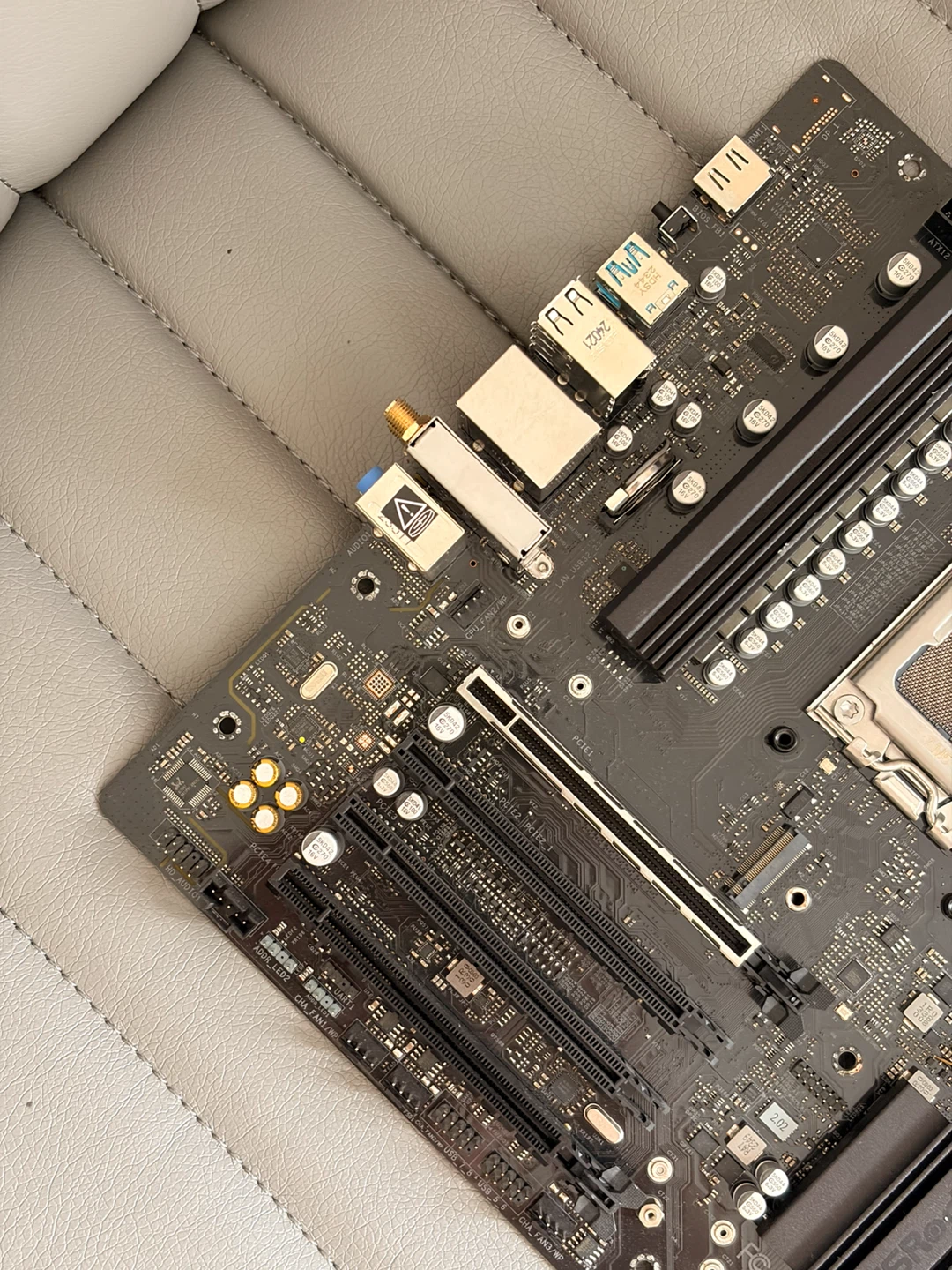 ASRock B650M-C Motherboard AM5 micro-ATX - photo 3