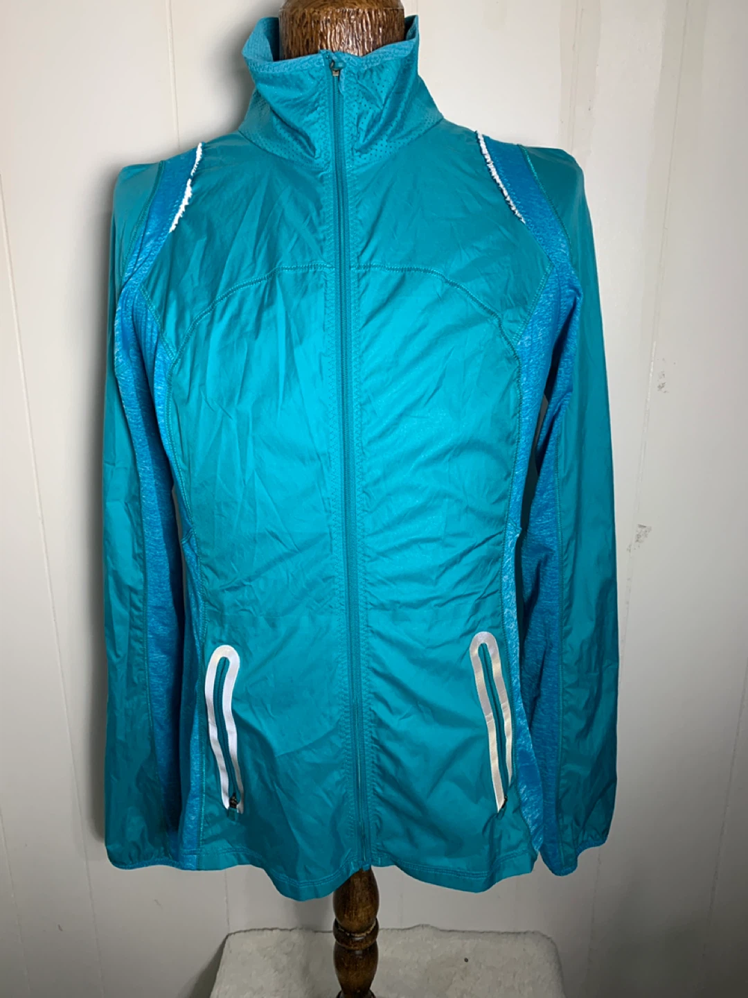 Womens Teal Lulu Lemon Jacket / Windbreaker. Size 10. Like New.