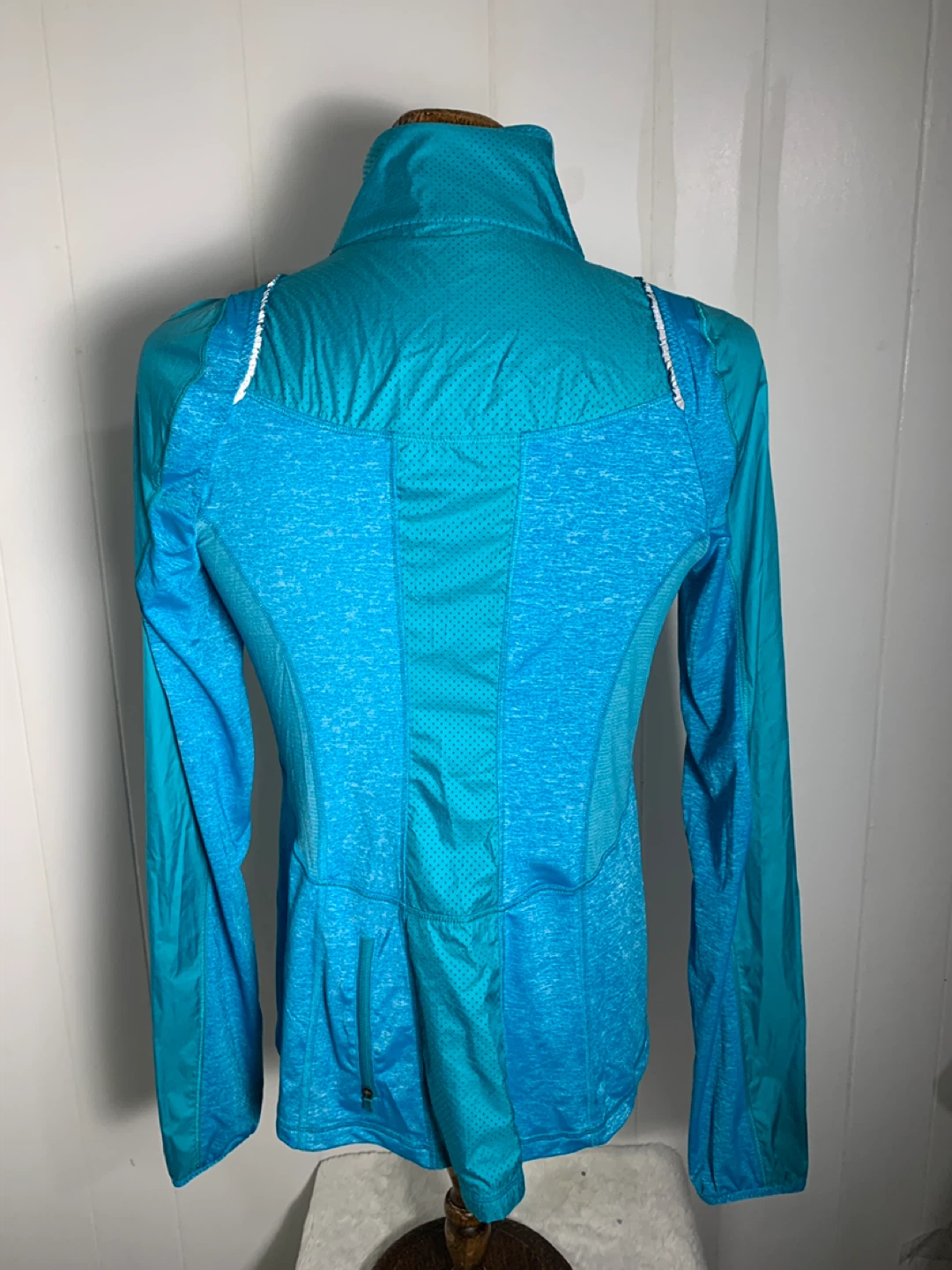 Womens Teal Lulu Lemon Jacket / Windbreaker. Size 10. Like New. - photo 2
