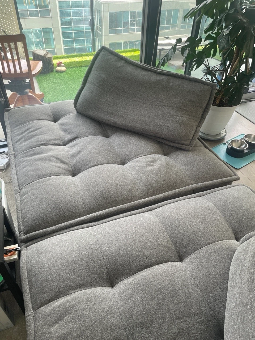 2x Grey Tufted Modular Daybed with Pillows - photo 3