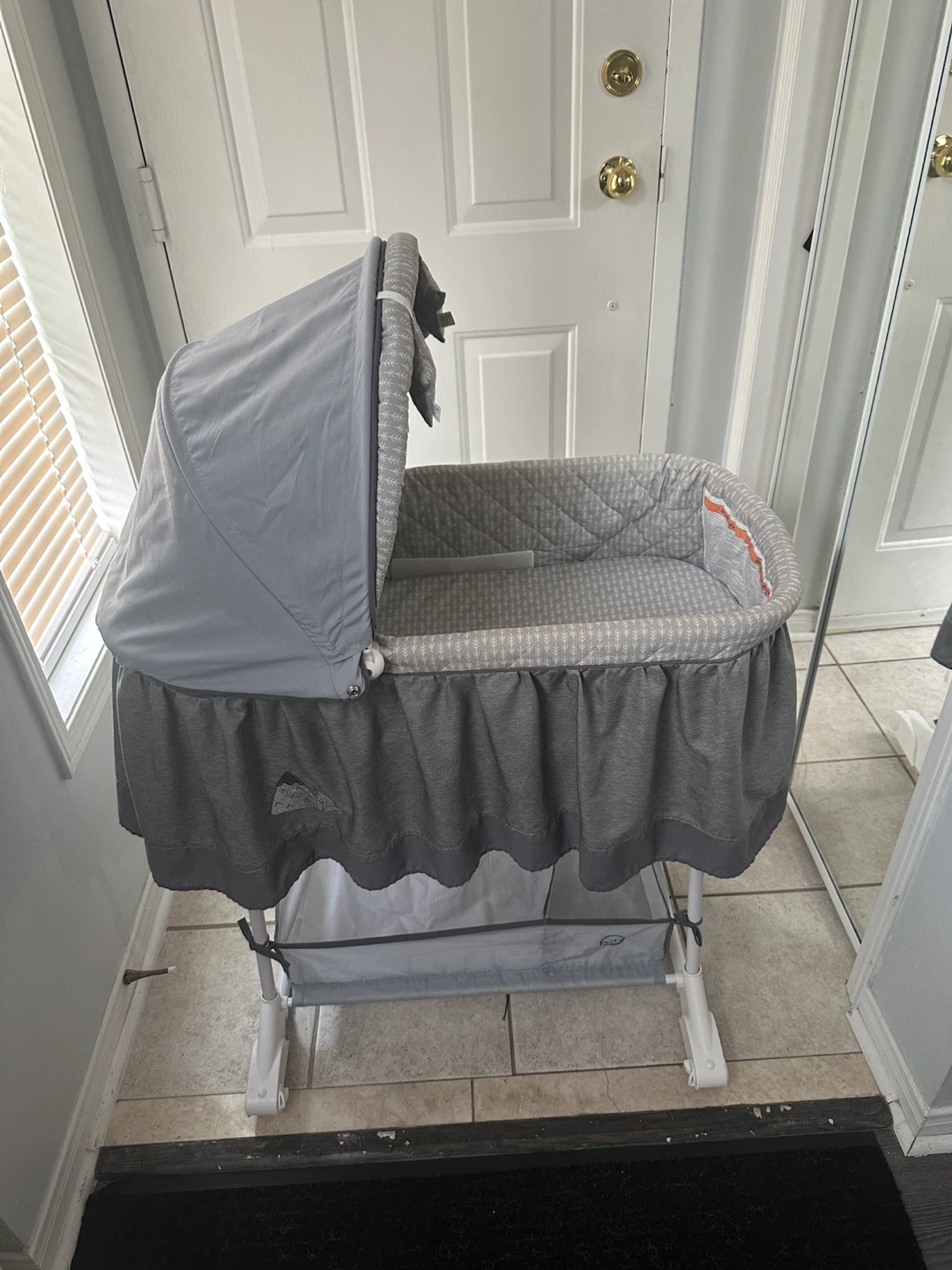 Bassinet for Sale – Excellent Condition - photo 3
