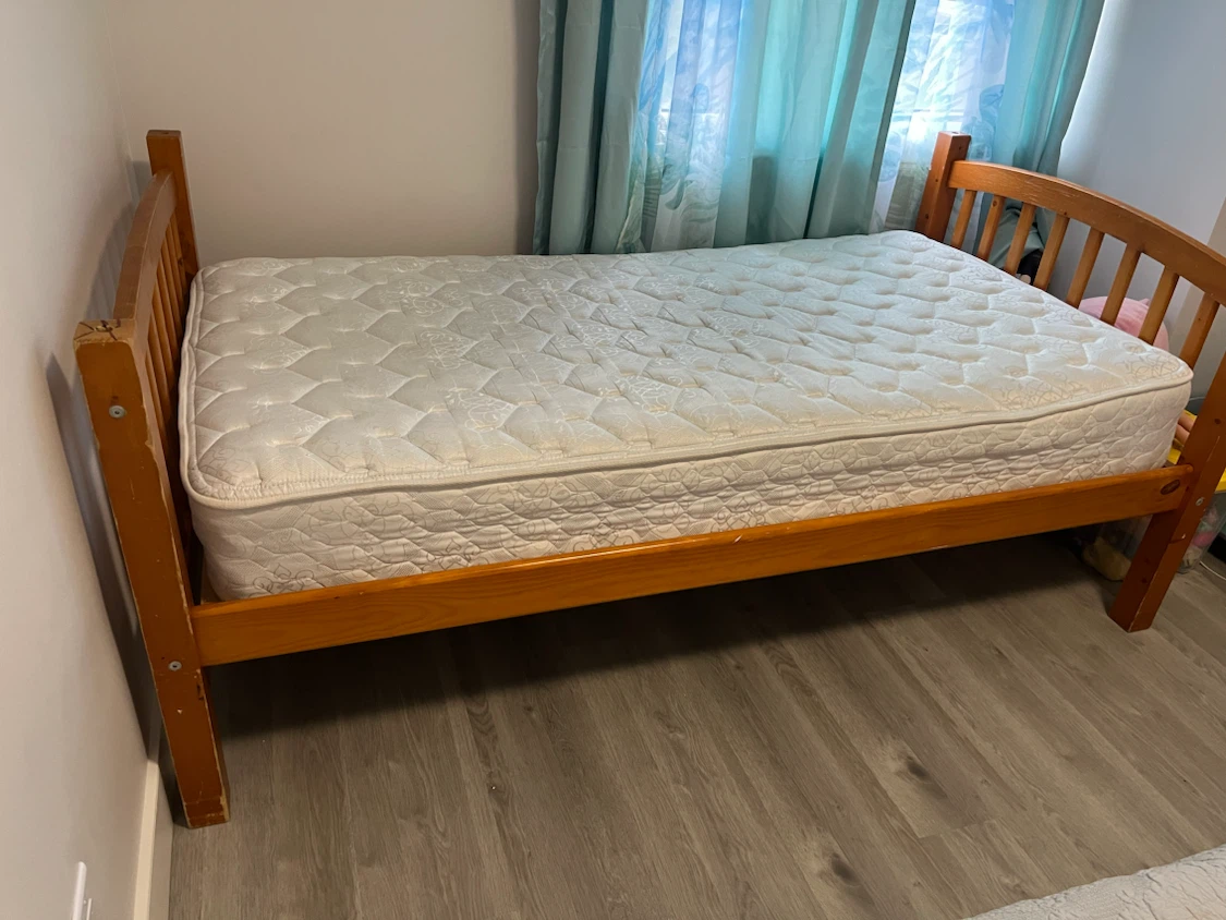 Wooden bunk bed with two mattresses - photo 2