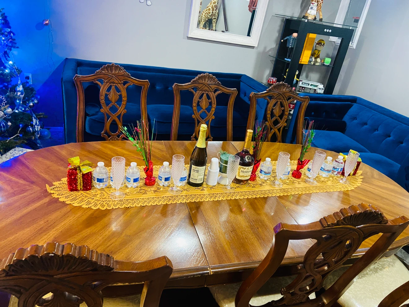 Table and 6 chairs - photo 4