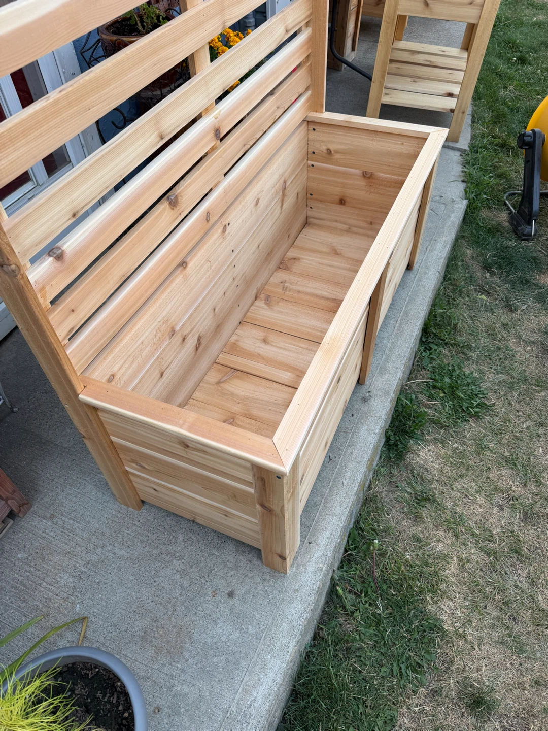Handcrafted privacy cedar planter - photo 4