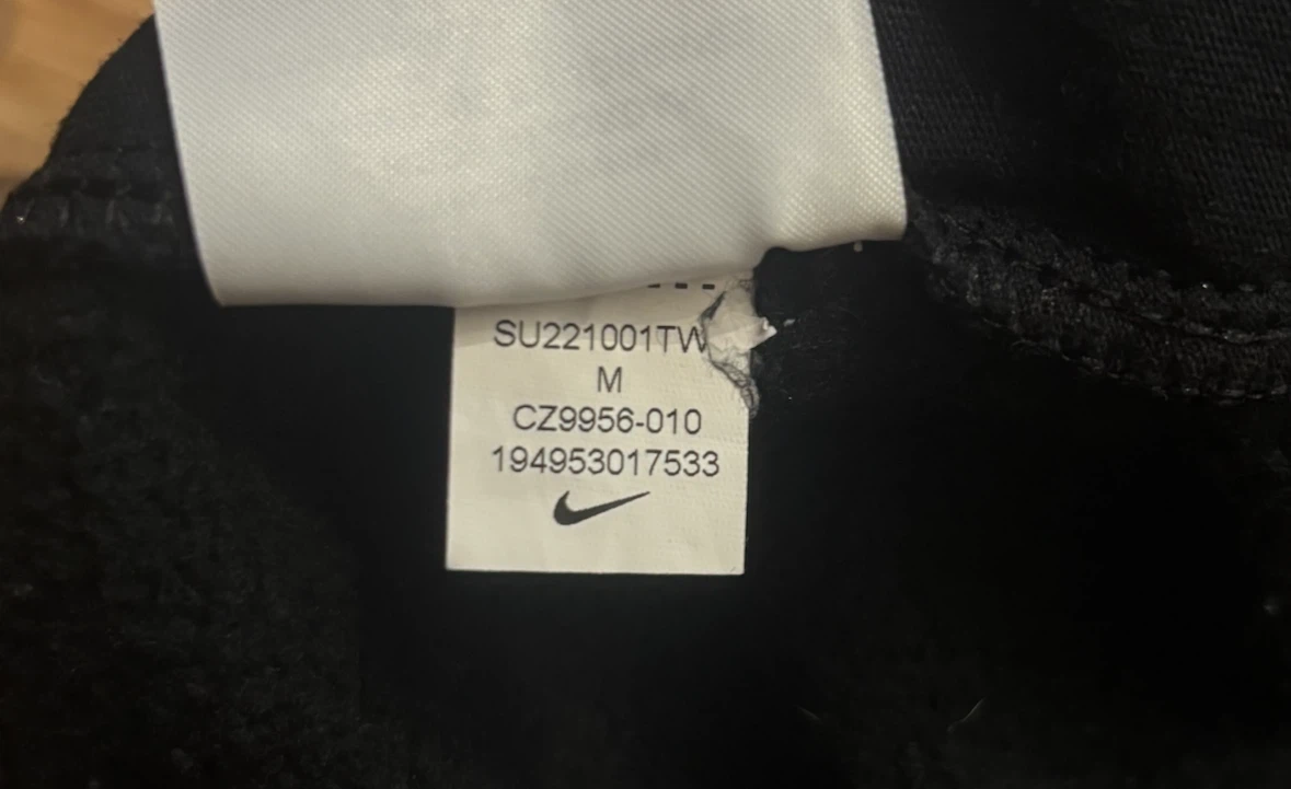 Nike Black Fleece Cargo Shorts (men’s medium) - photo 4