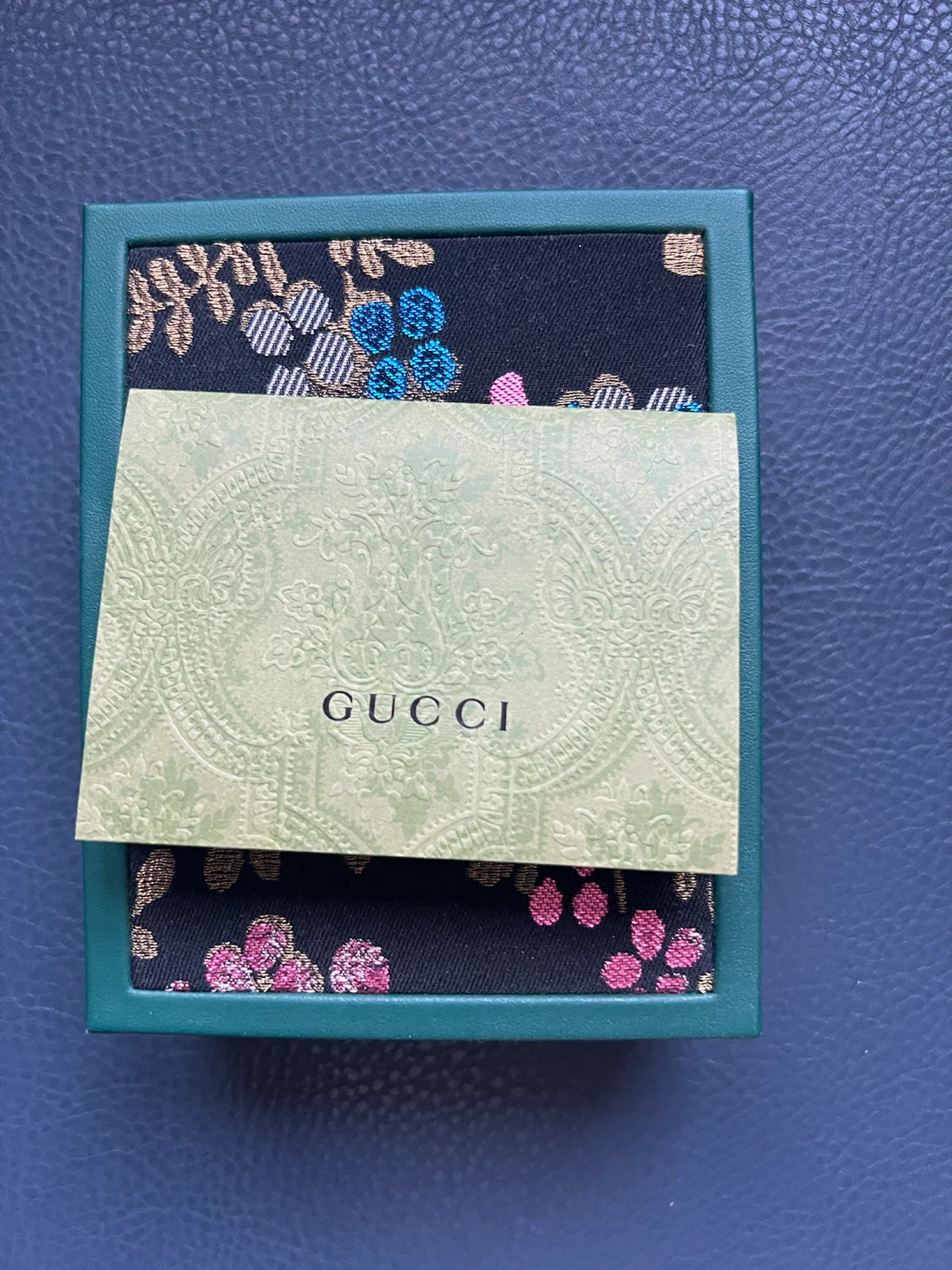 Gucci Watch - Women's Stainless Steel Bracelet Watch - photo 4
