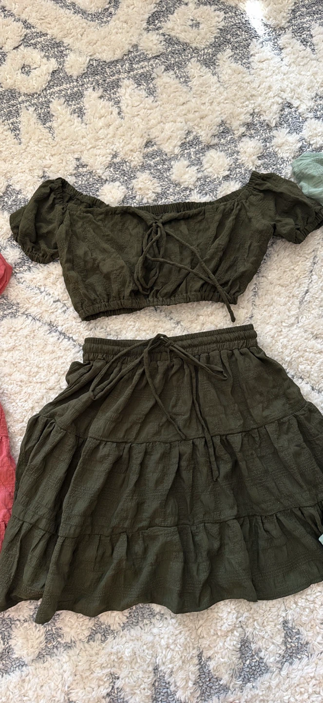 Women's Crop Top and Tiered Skirt Set - photo 2