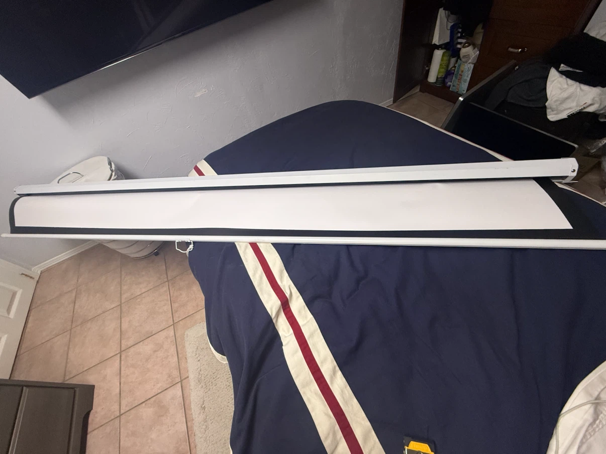 Projector screen