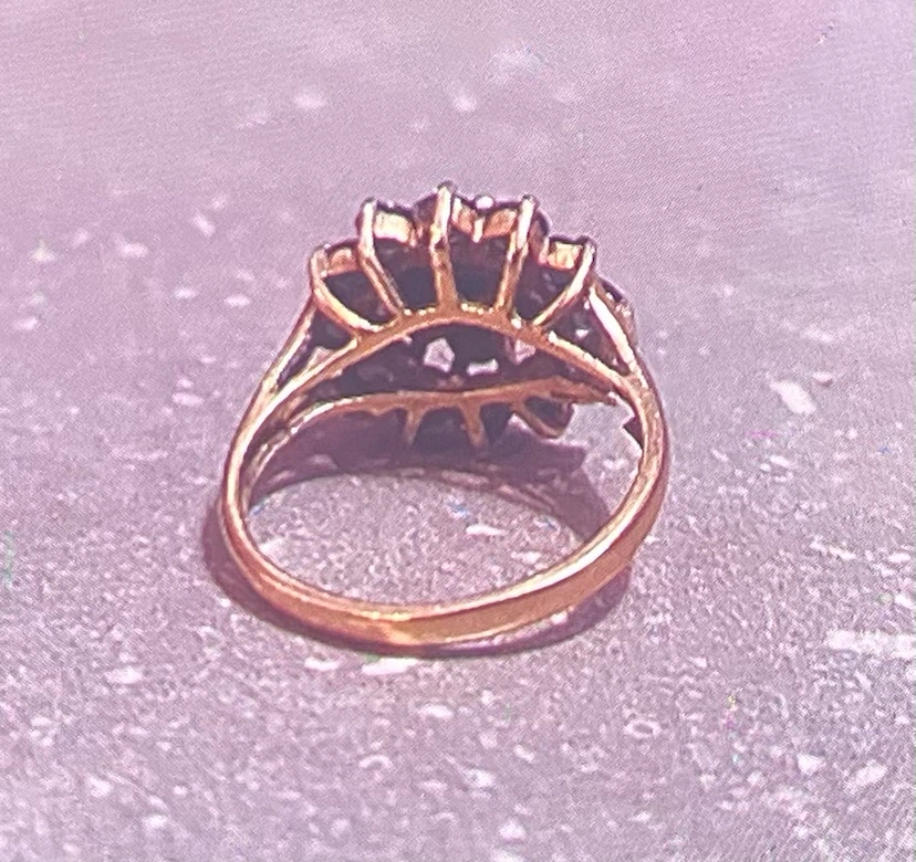 Vintage Sapphire and Diamond Cluster Ring - photo 4