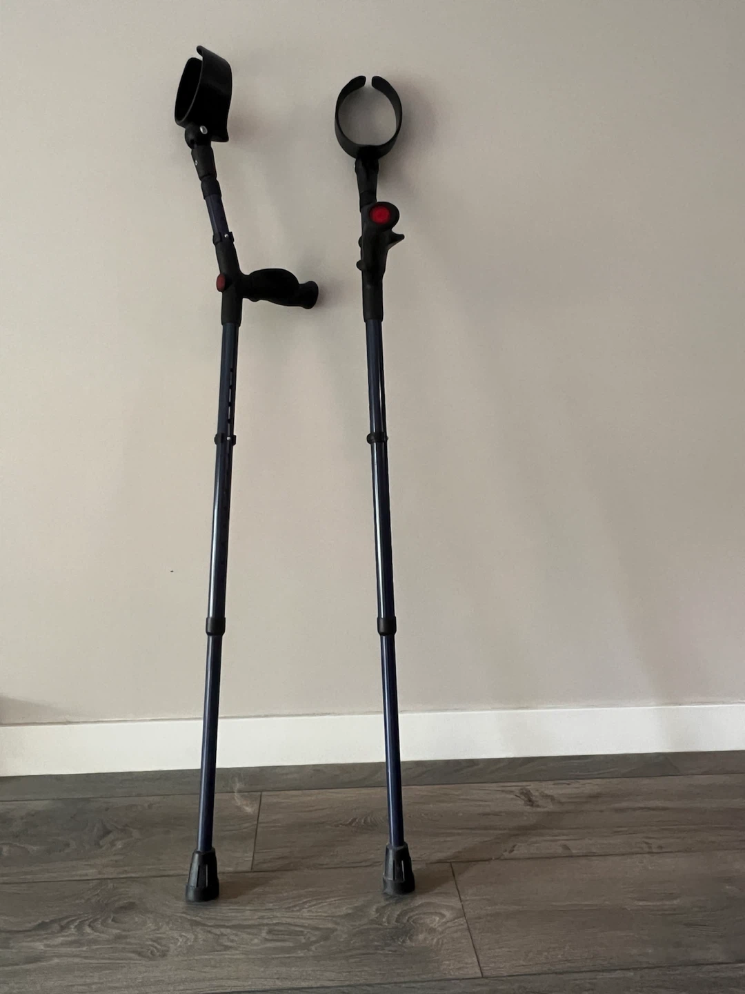 Adjustable Crutches Set