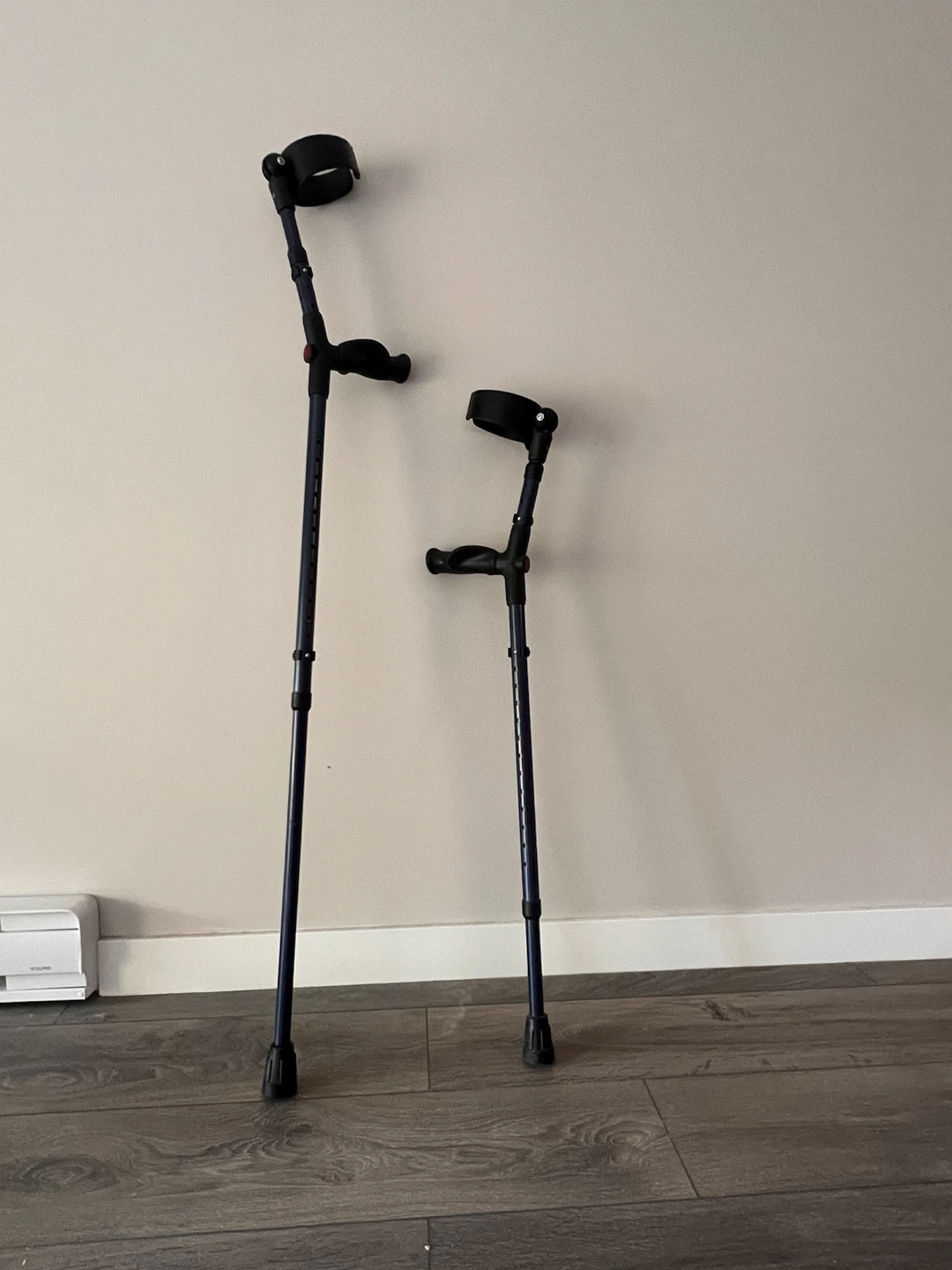 Adjustable Crutches Set - photo 2