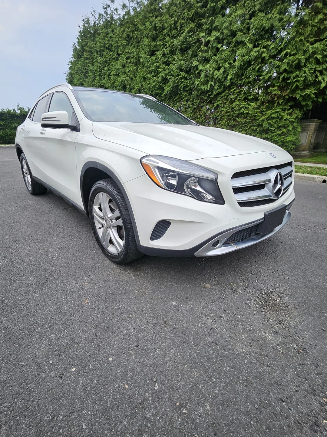 White Mercedes-Benz GLA 4Matic - photo 2
