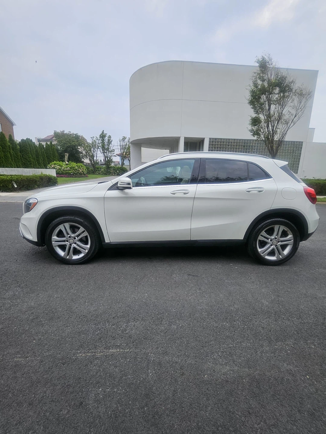 White Mercedes-Benz GLA 4Matic - photo 5