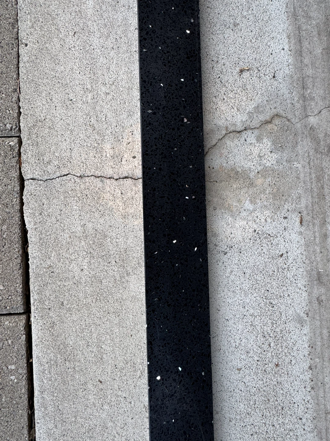 Black Speckled quartz threshold - photo 2