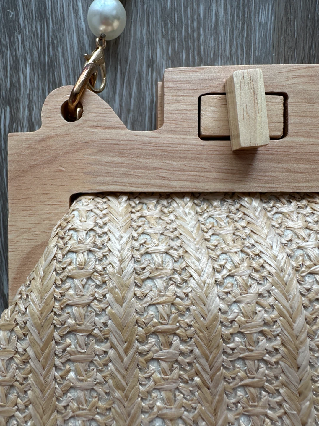 Straw style Clutch with Wooden Frame and Pearl Handle - photo 3