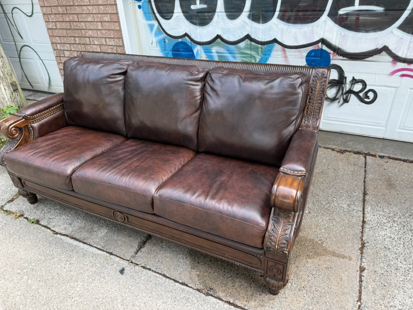 Free delivery Brown Leather Sofa - photo 3