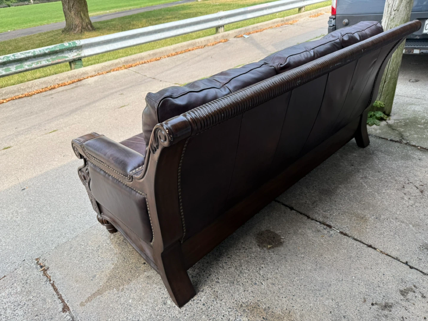 Free delivery Brown Leather Sofa - photo 4