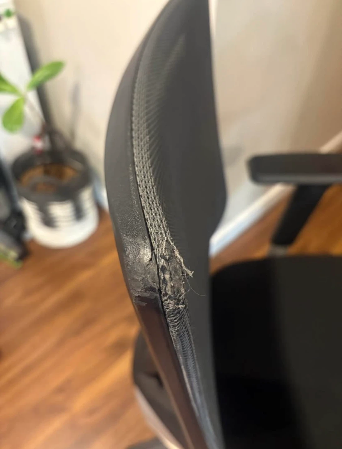 Black Mesh Office Chair - photo 3