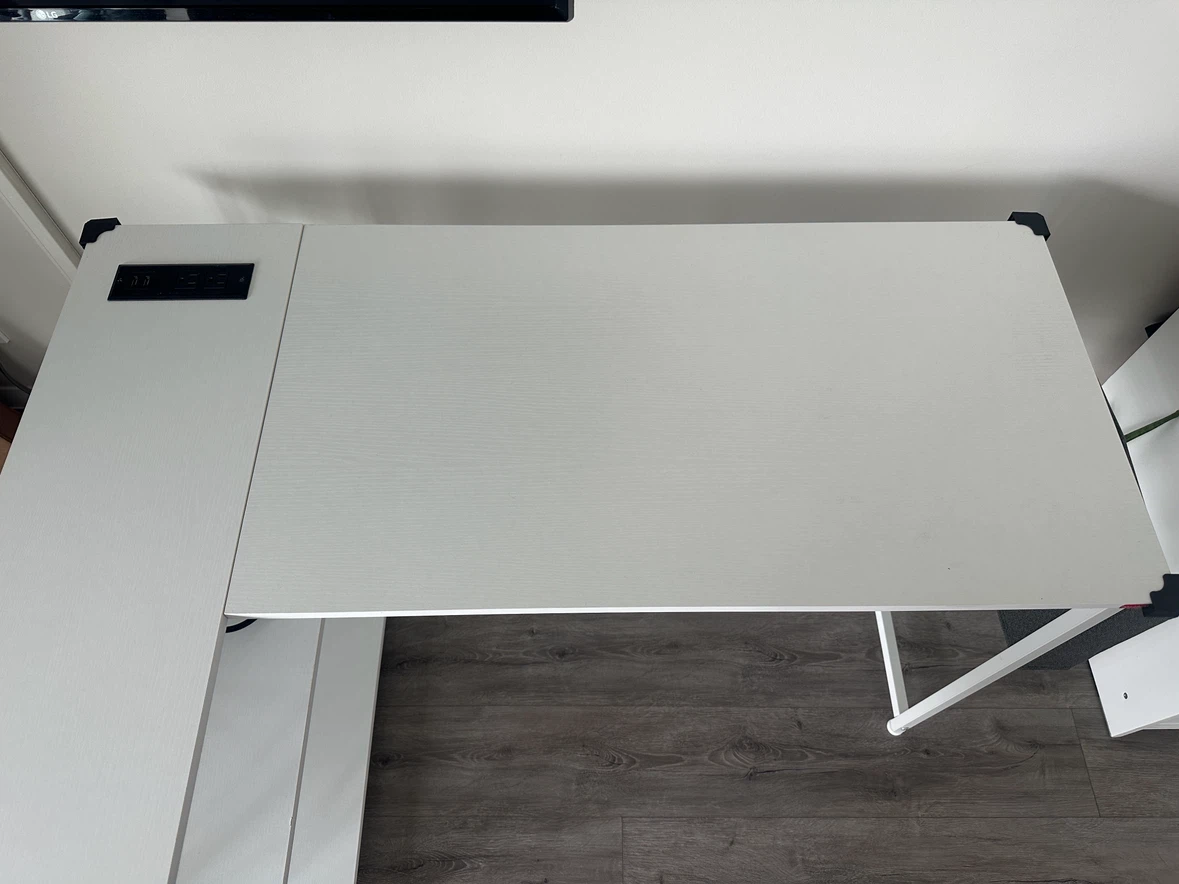 White L-Shaped Computer Desk with Shelves – Excellent Condition - photo 3
