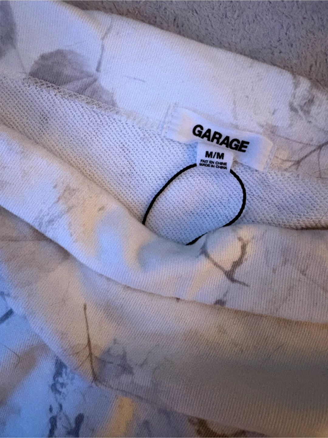 Garage off the shoulder camouflaged sweatshirt - photo 2
