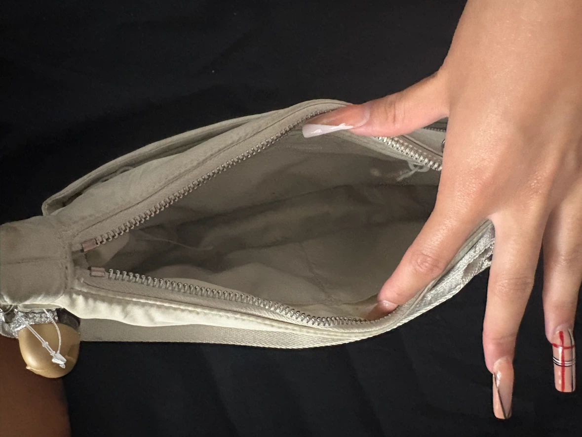 Lululemon beige side Bag - photo 3