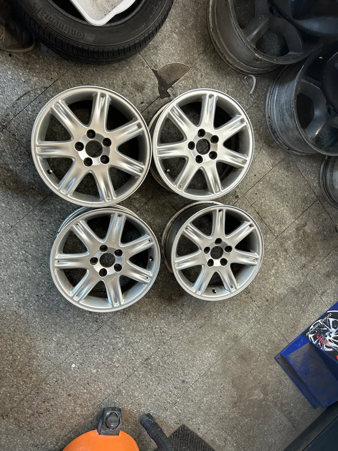 Set of 4 Volvo OEM Silver Alloy Wheels - photo 2